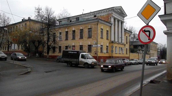 Какой штраф за разворот в неположенном месте